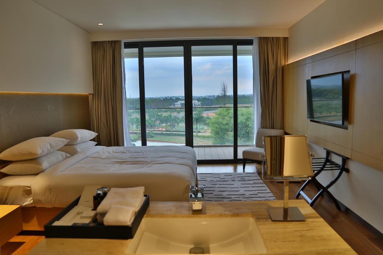 Blvd Club - Near Bengaluru Airport Hotell Settahalasūr Exteriör bild